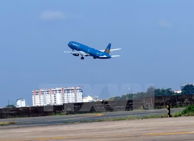Recomendaciones de aerolíneas vietnamitas ante llegada de tifón Tembin ảnh 1
