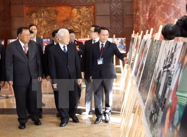 Abren sus puertas exhibición fotográfica sobre relaciones Vietnam-Laos ảnh 1