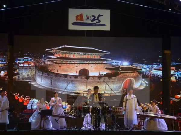 Vietnam y Sudcorea intercambian mensajes de felicitación por aniversario de sus nexos ảnh 1 Vietnam y Sudcorea intercambian mensajes de felicitación por aniversario de sus nexos ảnh 1