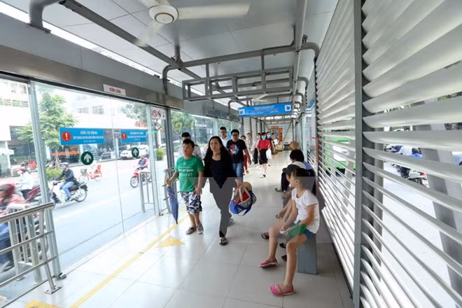 Ciudad Ho Chi Minh estudia modelo de autobús de tránsito rápido de Suecia ảnh 1