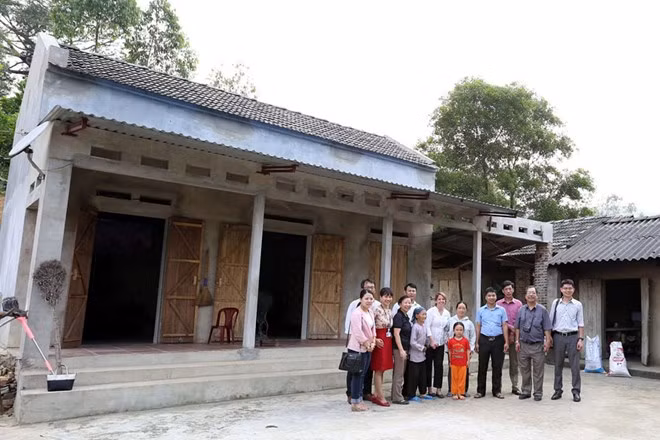Habitat ofrece ayuda a familias desfavorecidas en provincia de Vietnam ảnh 1