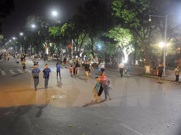 Aplazan ampliación de espacio peatonal en casco antiguo de Hanoi ảnh 1