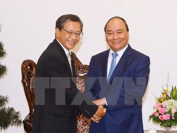 Premier de Vietnam recibe a embajador y experto de Japón ảnh 1