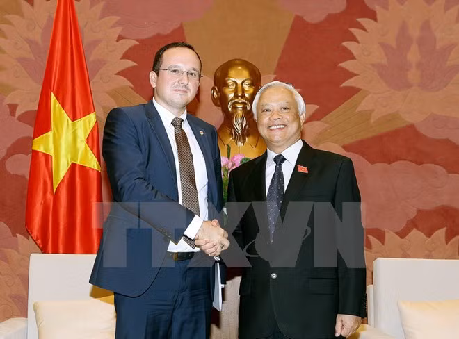 Vietnam y Rumanía intensifican los nexos legislativos ảnh 1