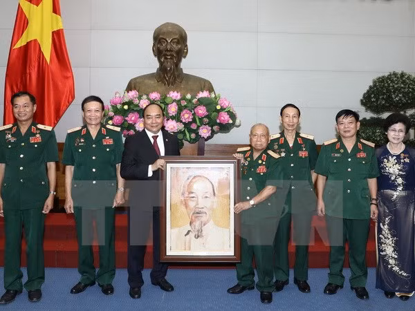 Premier vietnamita dialoga con veteranos en campo de batalla de Truong Son ảnh 1