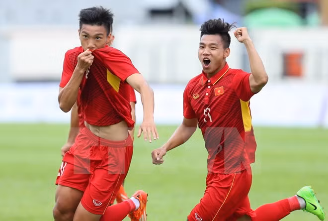 Buen inicio de selección vietnamita de fútbol en SEA Games 29 ảnh 1