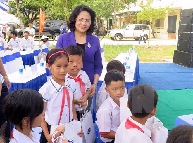  Instan a provincia vietnamita a mayor apoyo a personas con méritos revolucionarios ảnh 1