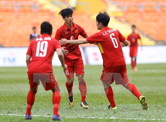 SEA Games 29: equipo futbolístico de Vietnam logra tercera victoria consecutiva ảnh 1