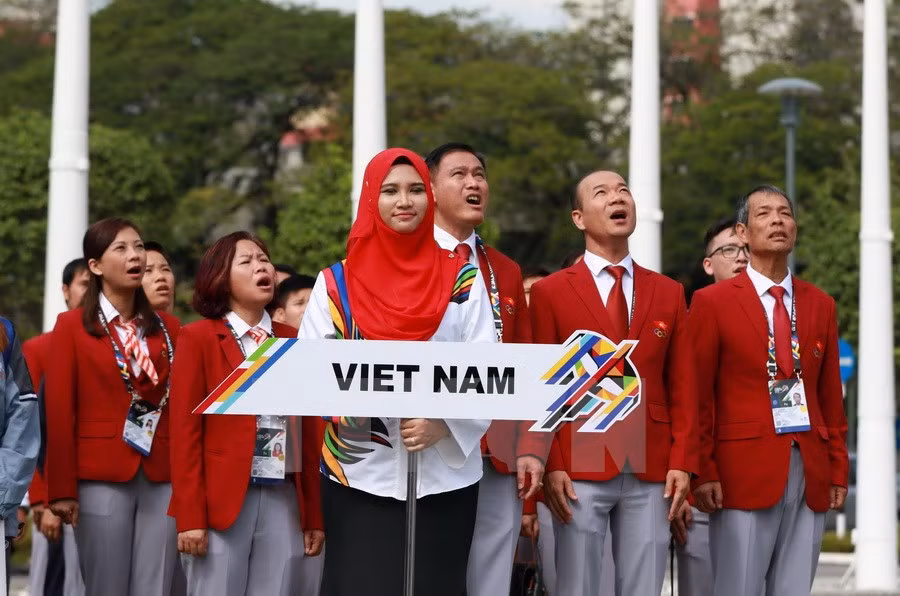 Izada bandera nacional de Vietnam en SEA Games 29 en Malasia ảnh 1