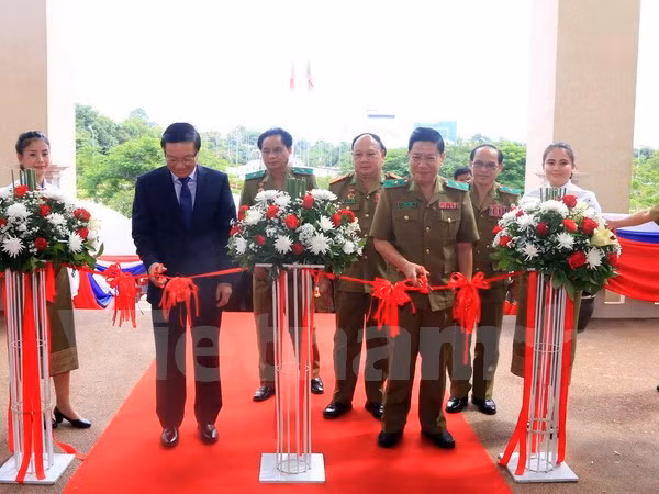 Exposición resalta nexos Vietnam-Laos en seguridad pública ảnh 1