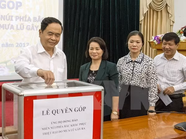 Continúan en Vietnam actividades de apoyo a víctimas de inundaciones ảnh 1