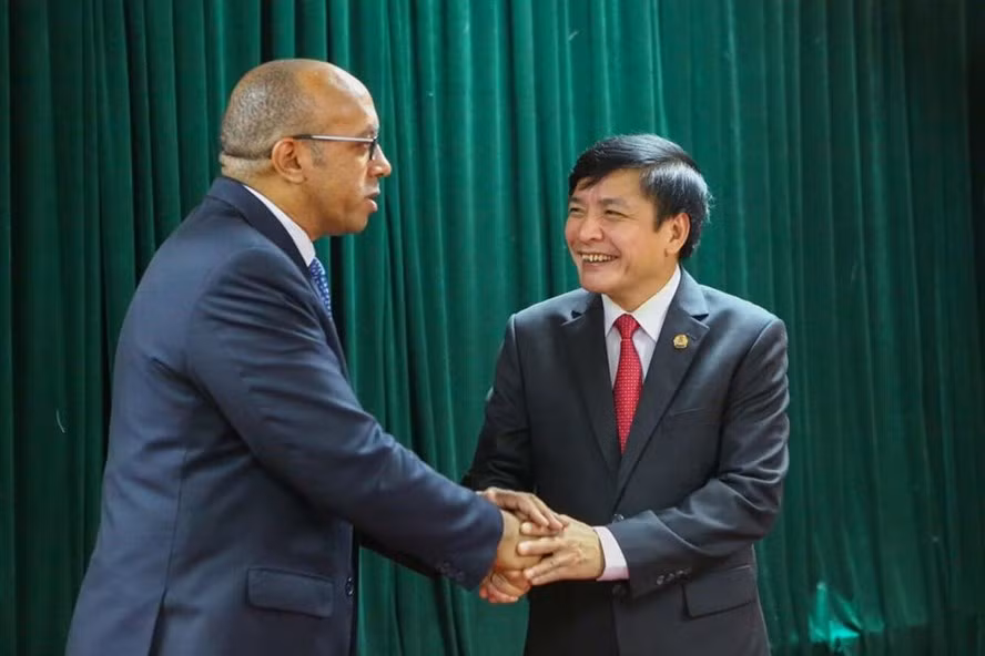 Vietnam dispuesto a compartir con Cuba experiencias de organización sindical ảnh 1