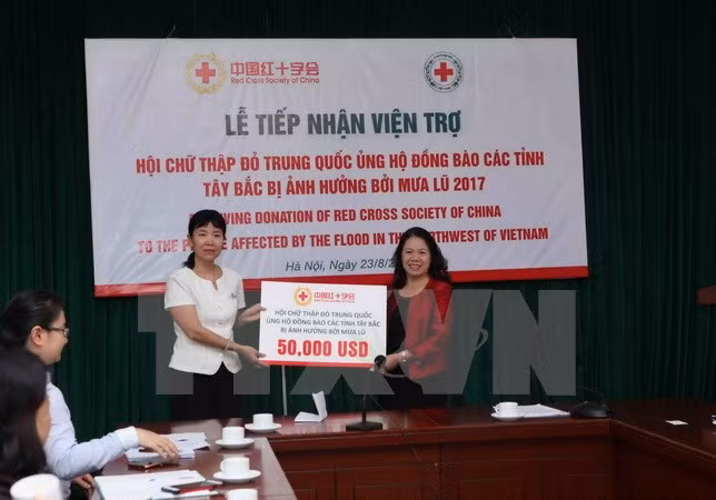 Cruz Roja de China apoya a pobladores afectados por inundaciones en Vietnam ảnh 1 Cruz Roja de China apoya a pobladores afectados por inundaciones en Vietnam ảnh 1