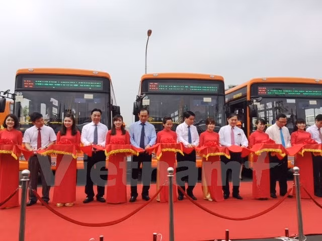 Inauguran nueva ruta de autobús al aeropuerto internacional de Noi Bai ảnh 1