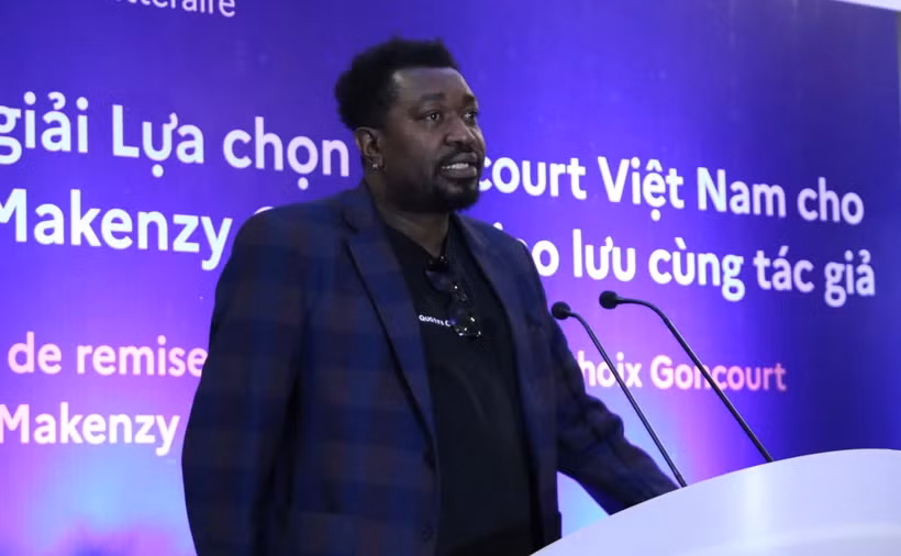 Escritor haitiano recibe premio de literatura francesa en Vietnam ảnh 1