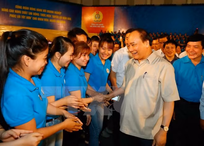 Premier vietnamita pide mayor atención a los trabajadores ảnh 1