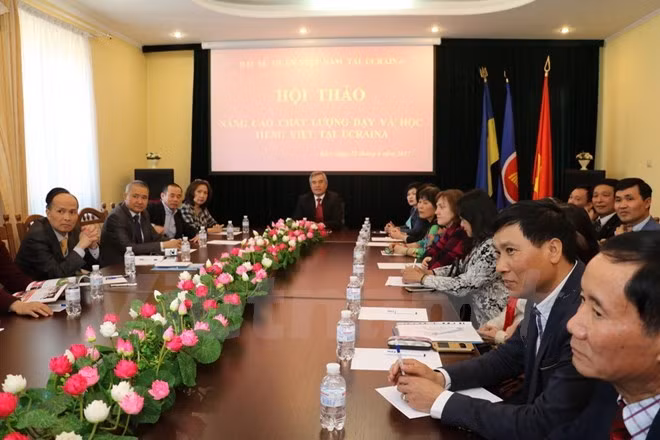 Buscan mejorar enseñanza del idioma vietnamita en Ucrania ảnh 1