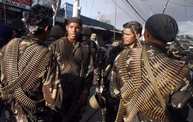 Al menos nueve muertos en combates entre Abu Sayyaf y soldados en Filipinas ảnh 1 Al menos nueve muertos en combates entre Abu Sayyaf y soldados en Filipinas ảnh 1