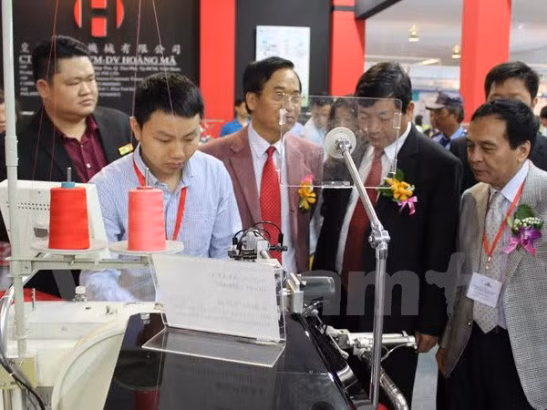 Abre sus puertas mayor exposición de la industria textil de Vietnam ảnh 1