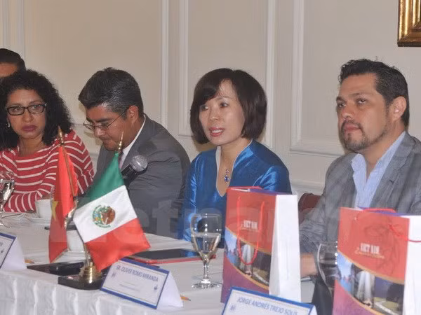 Intelectuales de México admiran éxitos socioeconómicos de Vietnam ảnh 1 Intelectuales de México admiran éxitos socioeconómicos de Vietnam ảnh 1