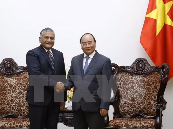 Premier vietnamita exhorta a eliminar barreras en comercio con India ảnh 1