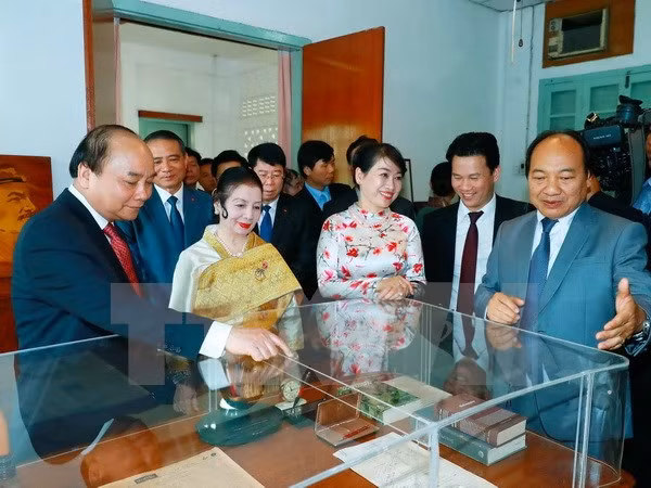 Concluye con éxito visita del premier vietnamita a Laos y Camboya ảnh 1
