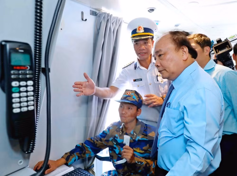 Premier vietnamita supervisa disponibilidad combativa de fuerzas navales ảnh 1
