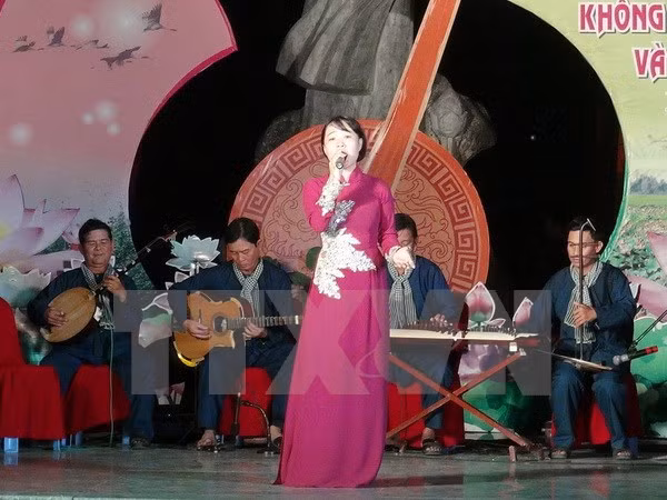 Festival promueve la preservación de arte tradicional “Don ca tai tu” ảnh 1