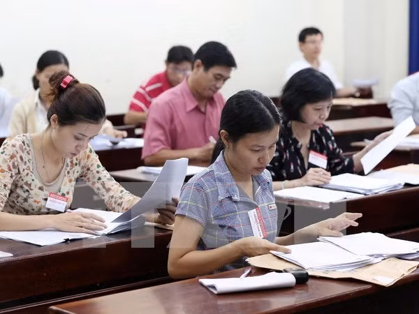 Aumenta en Vietnam salario básico de empleados públicos ảnh 1