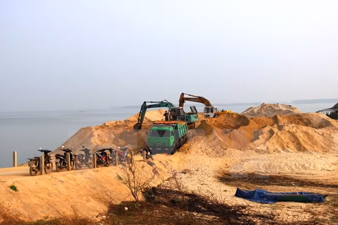 Tay Ninh suspende actividades de extracción de arena en embalse Dau Tieng ảnh 1