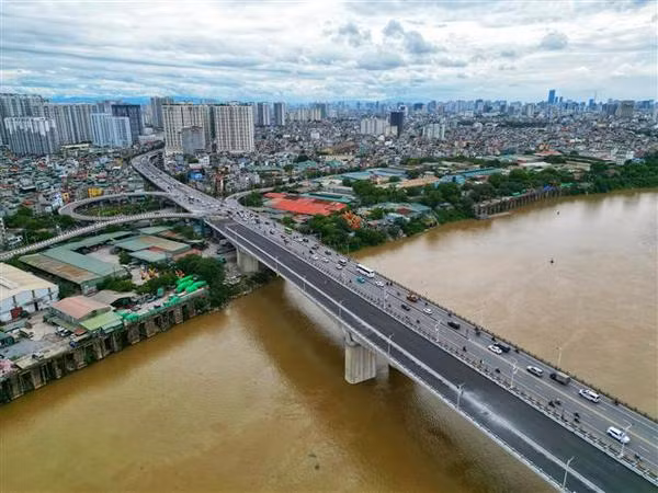 Abren al tránsito el puente Vinh Tuy 2 en ciudad de Hanoi ảnh 3