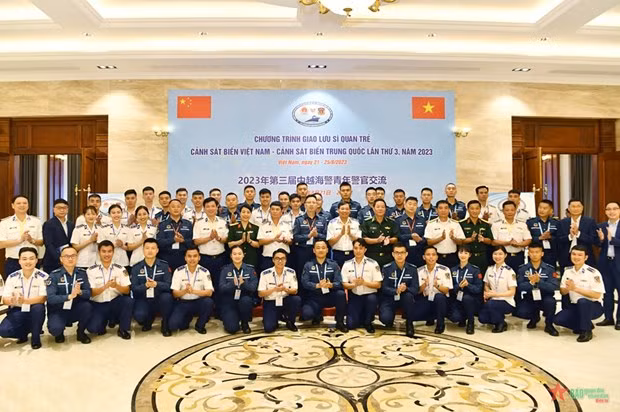Jóvenes oficiales de la Guardia Costera Vietnam-China comparten experiencias ảnh 1 Jóvenes oficiales de la Guardia Costera Vietnam-China comparten experiencias ảnh 1
