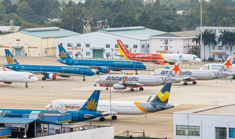 Suben precios de boletos de avión en ocasión de feriado ảnh 1