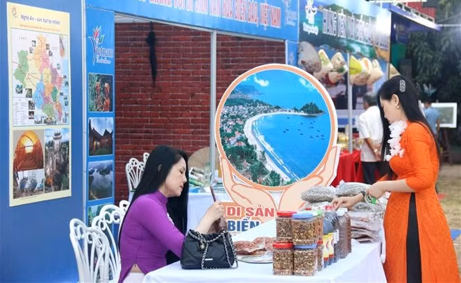 Efectúan exposición sobre patrimonios culturales marítimos en localidad vietnamita ảnh 1
