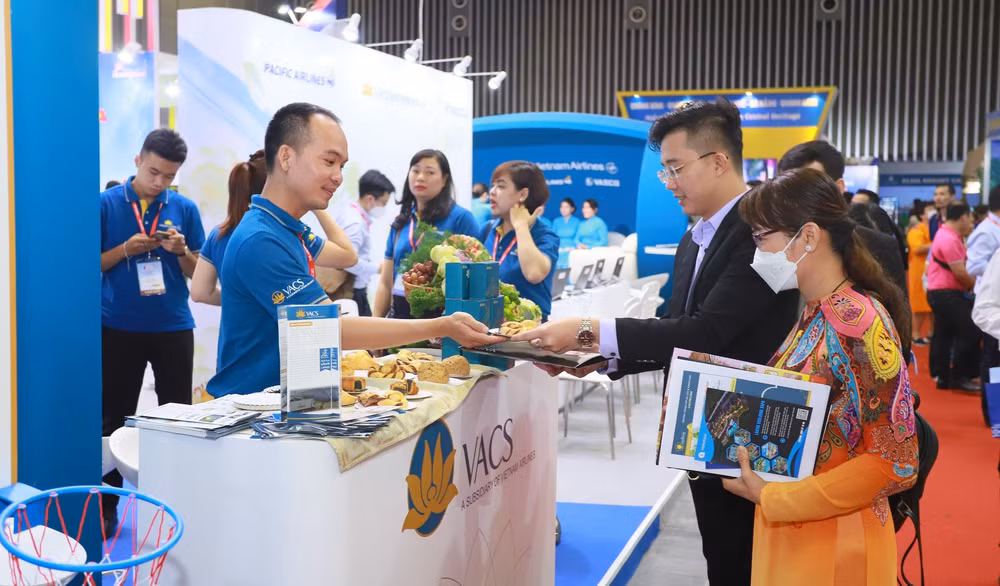 Vietnam Airlines ofrece varias ofertas en feria internacional de turismo ảnh 1