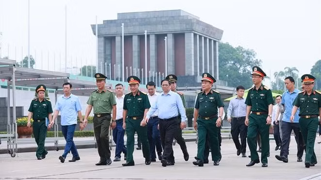 Premier inspecciona mantenimiento de Mausoleo del Presidente Ho Chi Minh ảnh 1