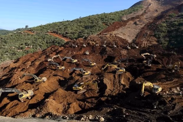 Más de 30 desaparecidos en derrumbe de mina de jade en el norte de Myanmar ảnh 1