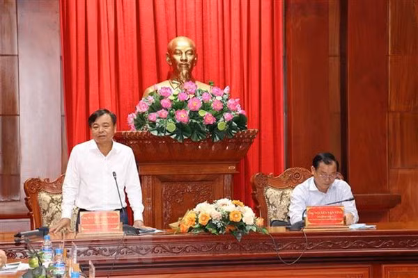 Evalúan erosiones ribereñas y costeras en provincias del delta del Mekong ảnh 2