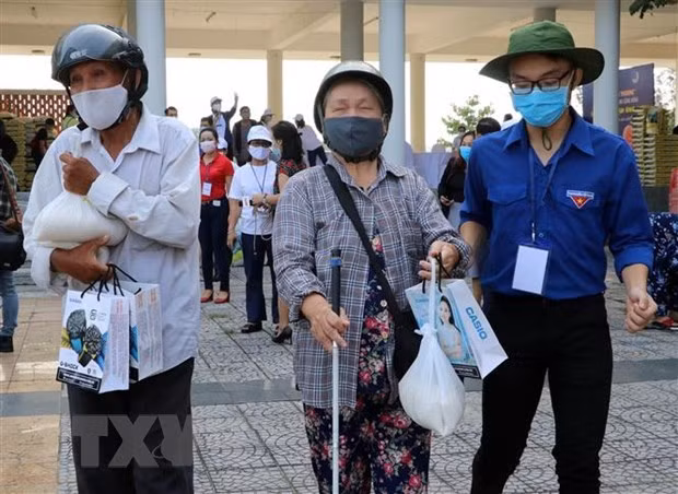 VFF promete una asignación de fondo transparente en apoyo a la lucha contra el COVID-19 en Vietnam ảnh 1