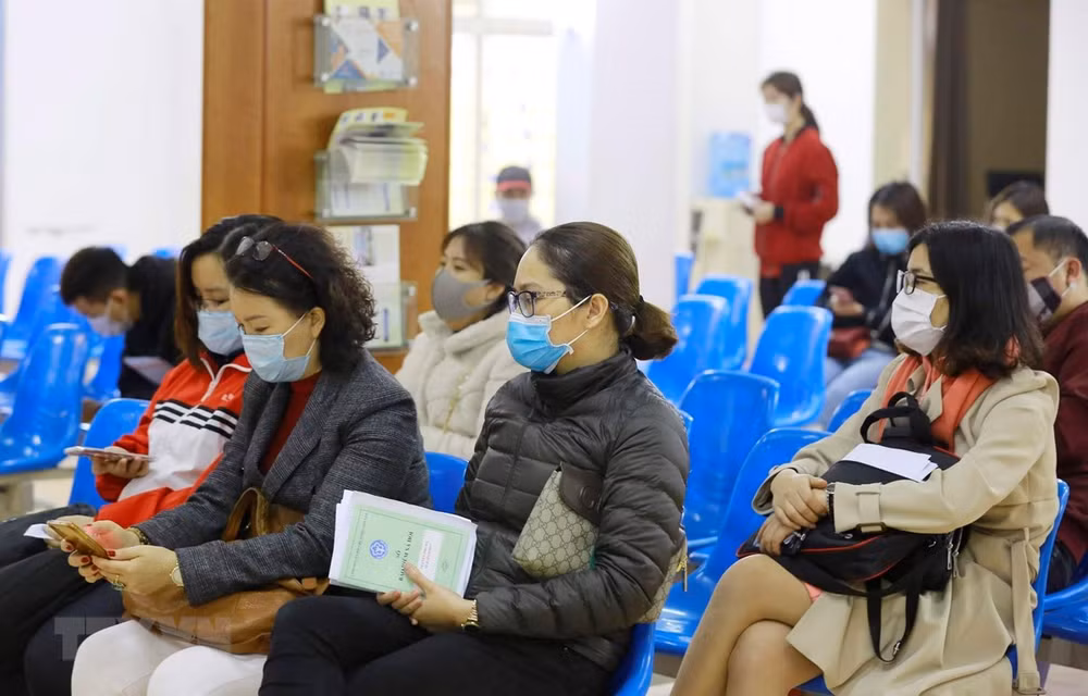 Proponen 2,6 mil millones de dólares para apoyar a los más afectados por COVID-19 en Vietnam ảnh 1