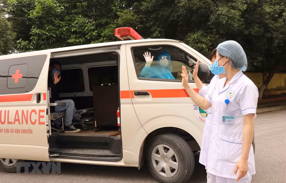Número de casos recuperados del COVID-19 supera al de infectados en Vietnam ảnh 1