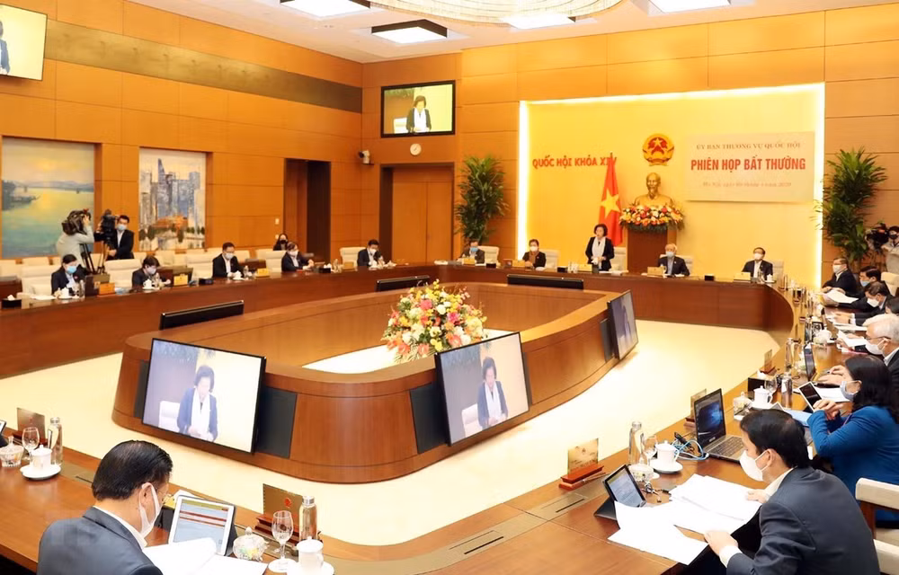 Comité Permanente del Parlamento vietnamita debate políticas de respaldo a pobladores ảnh 1