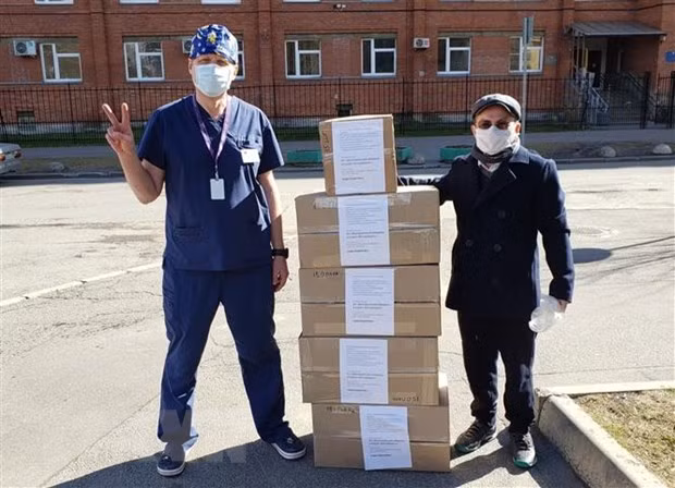 Vietnamitas en Rusia se une a enfrentar el COVID-19 ảnh 1