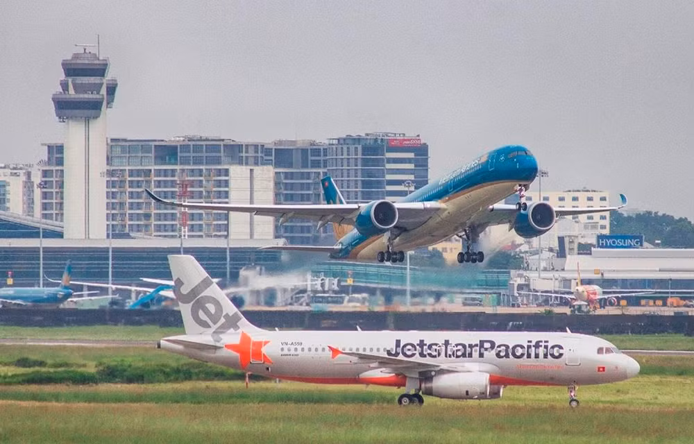 Aerolíneas vietnamitas aumentan frecuencia de vuelos entre Hanoi y Ciudad Ho Chi Minh ảnh 1