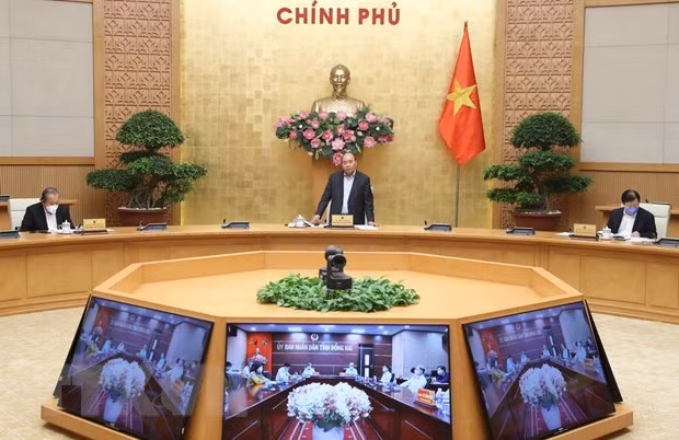 Premier vietnamita pide medidas urgentes para paliar impacto de COVID-19 ảnh 1