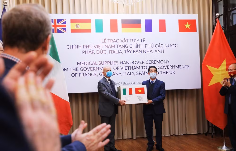 Agradecen a Vietnam por asistir a Italia frente al COVID-19 ảnh 1
