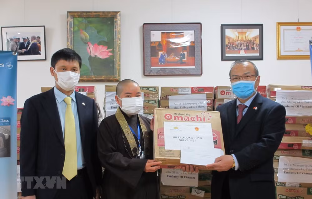Embajada de Vietnam en Japón ofrece ayuda a connacionales afectados por el COVID- 19 ảnh 1