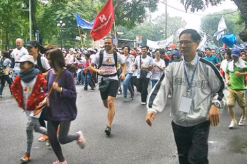 Iniciarán carrera a favor de niños Hanoi 2016 en diciembre próximo ảnh 1