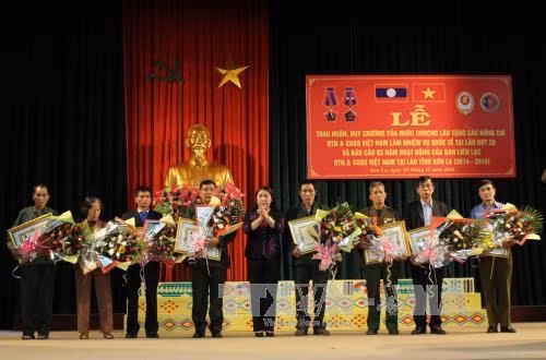 Conceden decoraciones de Laos a soldados voluntarios vietnamitas ảnh 1