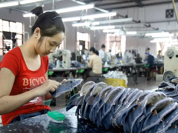 Autoridades de Hanoi se reúnen con la comunidad empresarial ảnh 1